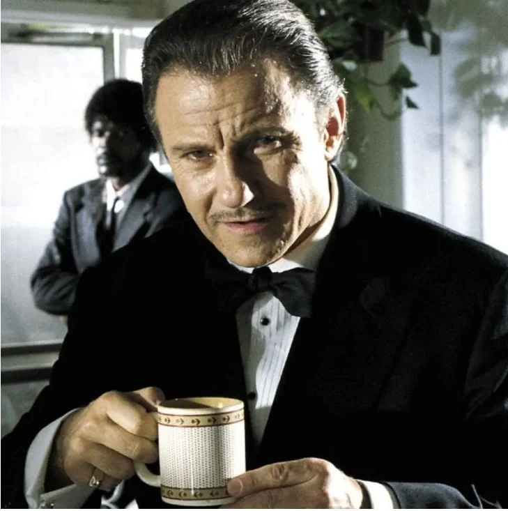 Winston Wolfe assesses the situation as an expert before putting things right. Harvey Keitel, Pulp Fiction (1994).